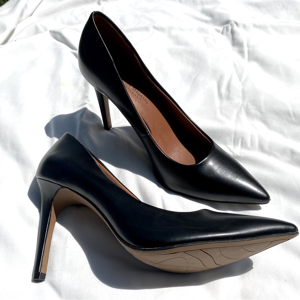Black Pumps